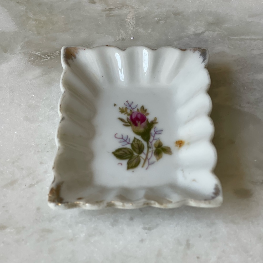 Vintage moss rose trinket dish 🥀